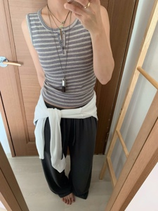 深灰