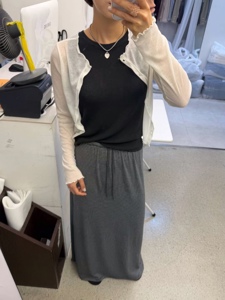深灰