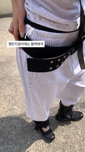 灰色