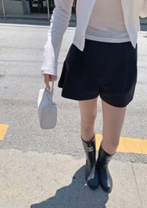 黑色