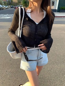 黑色