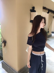 藏蓝色