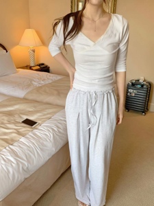 灰色