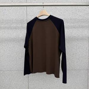 深棕色