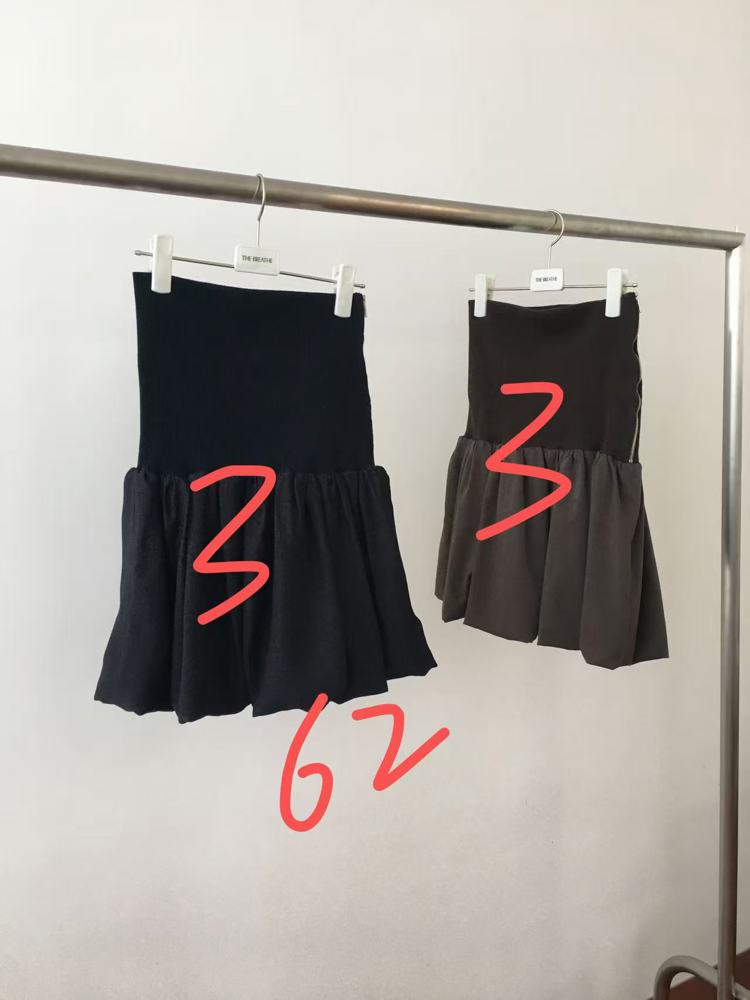 深蓝色