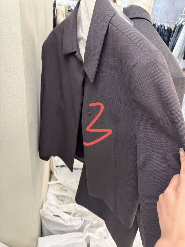 灰色