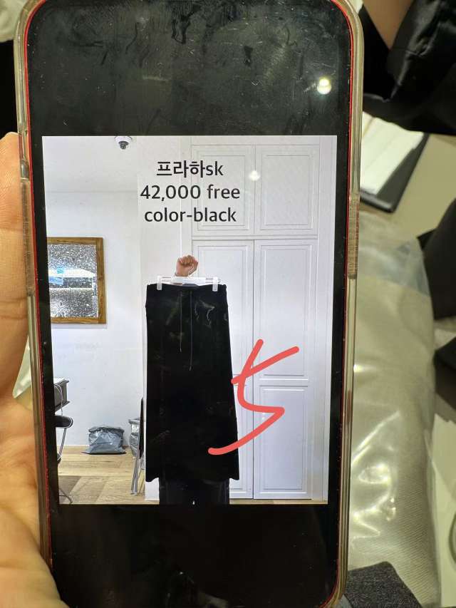 黑色