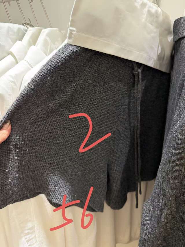 深灰