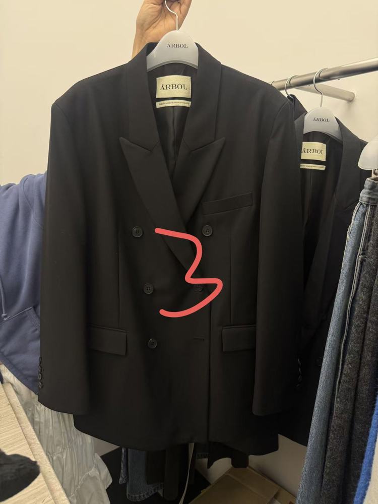 黑色