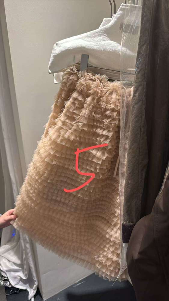 粉红色
