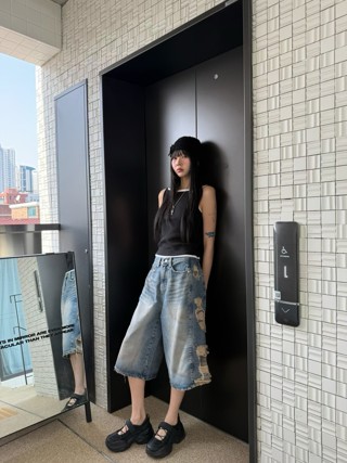 黑色