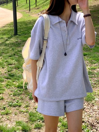 灰色