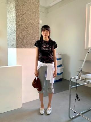 黑色