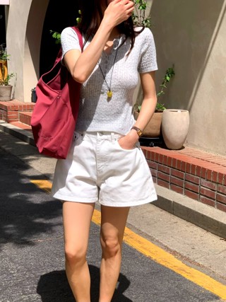 灰色