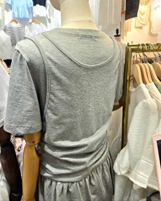 灰色