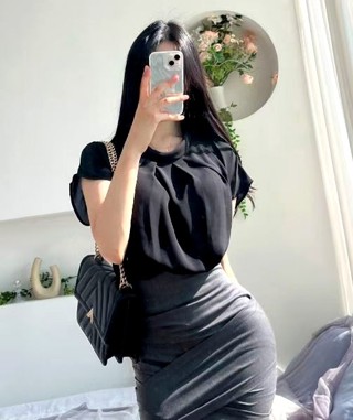 黑色