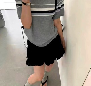 黑色