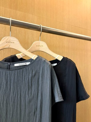 黑色