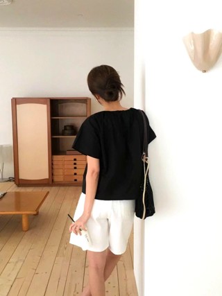 黑色