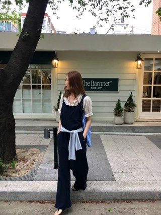 深蓝色