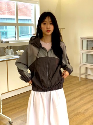 灰色