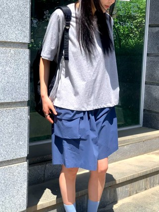 灰色
