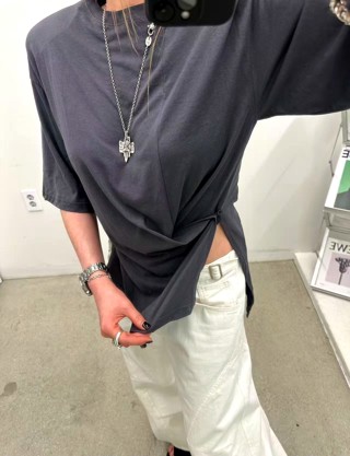 灰色