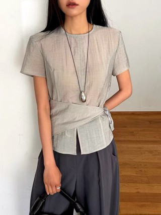 灰色