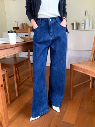 深蓝色