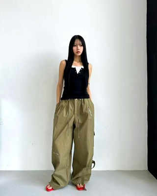 黑色