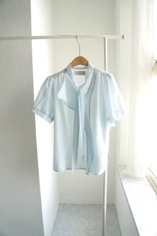 蓝色