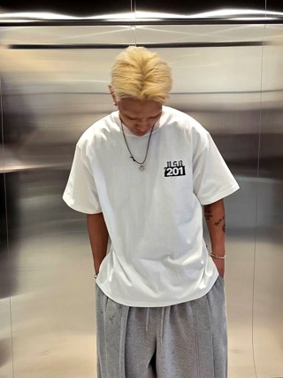 白色