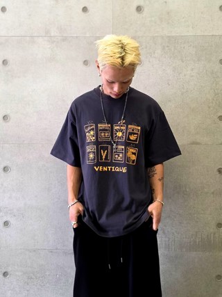 黑色