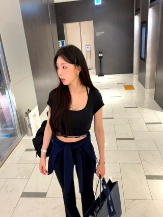 黑色