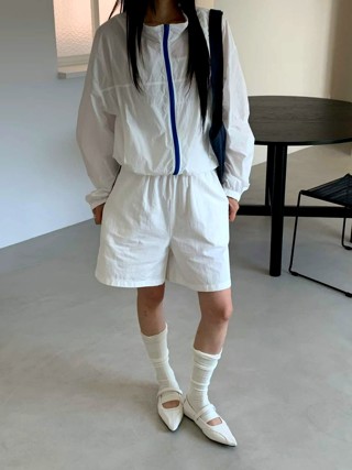 白色