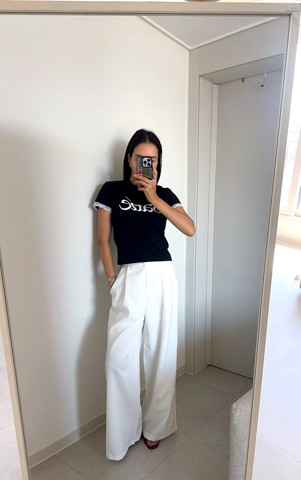 黑色