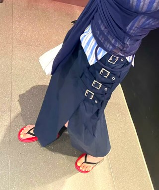 深蓝色