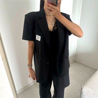 黑色