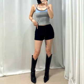 黑色