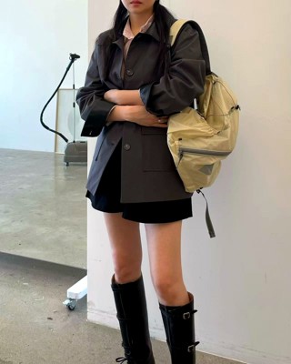 黑色