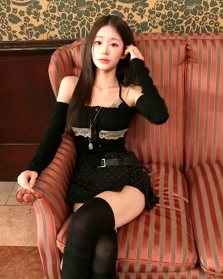 黑色
