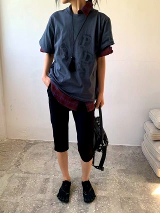 灰色