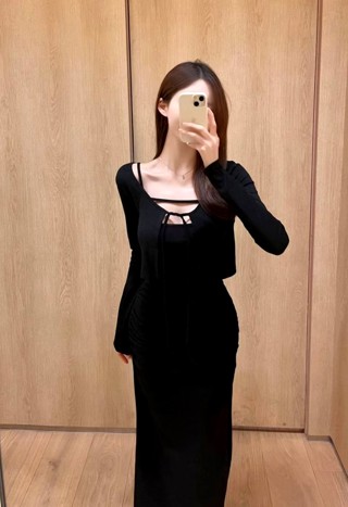 黑色