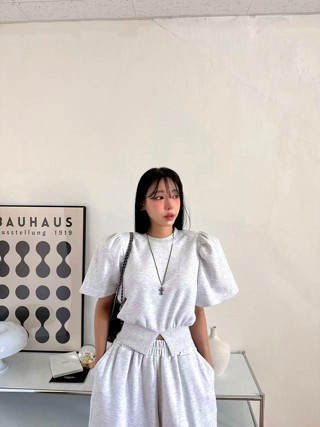 灰色