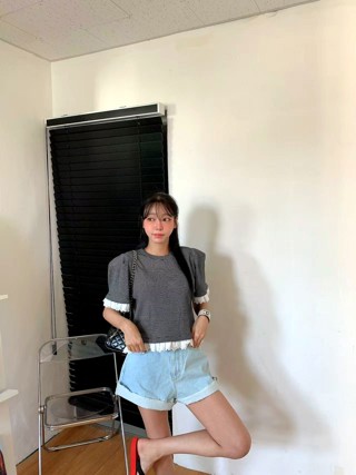 灰色