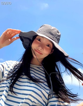 灰色