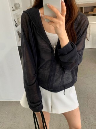 黑色