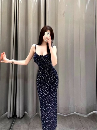 深蓝色