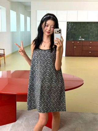 黑色