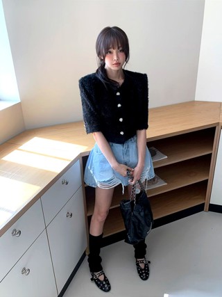 黑色